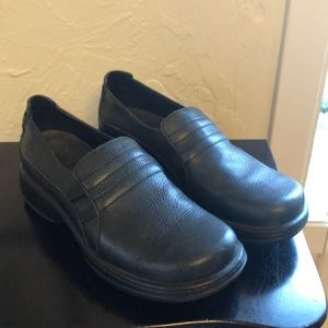 Dansko black loafer style shoe size 37/6.5-7